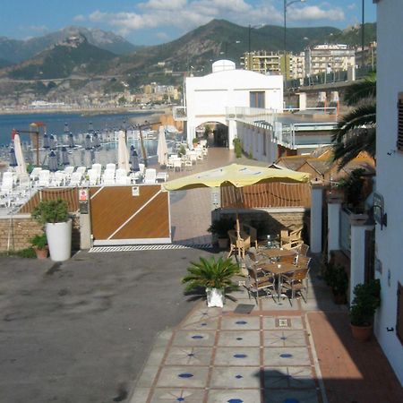Beach Hotel 14Leoni B&B Salerno Buitenkant foto