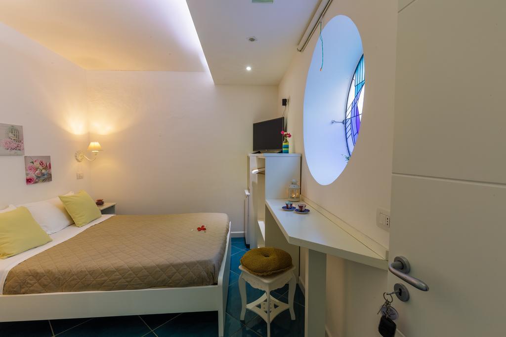 Beach Hotel 14Leoni B&B Salerno Buitenkant foto