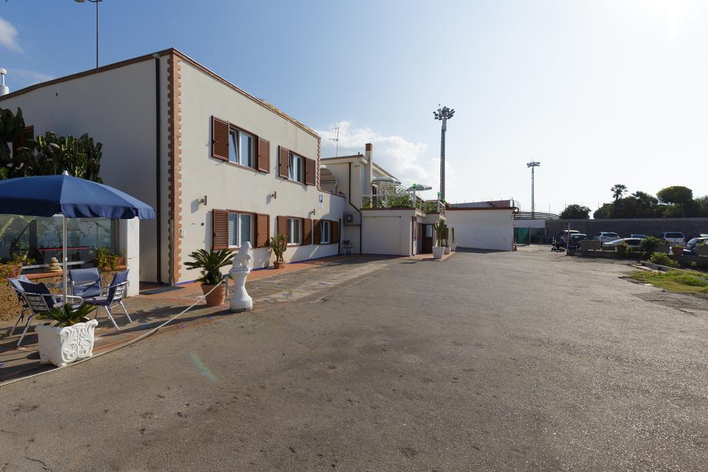 Beach Hotel 14Leoni B&B Salerno Buitenkant foto