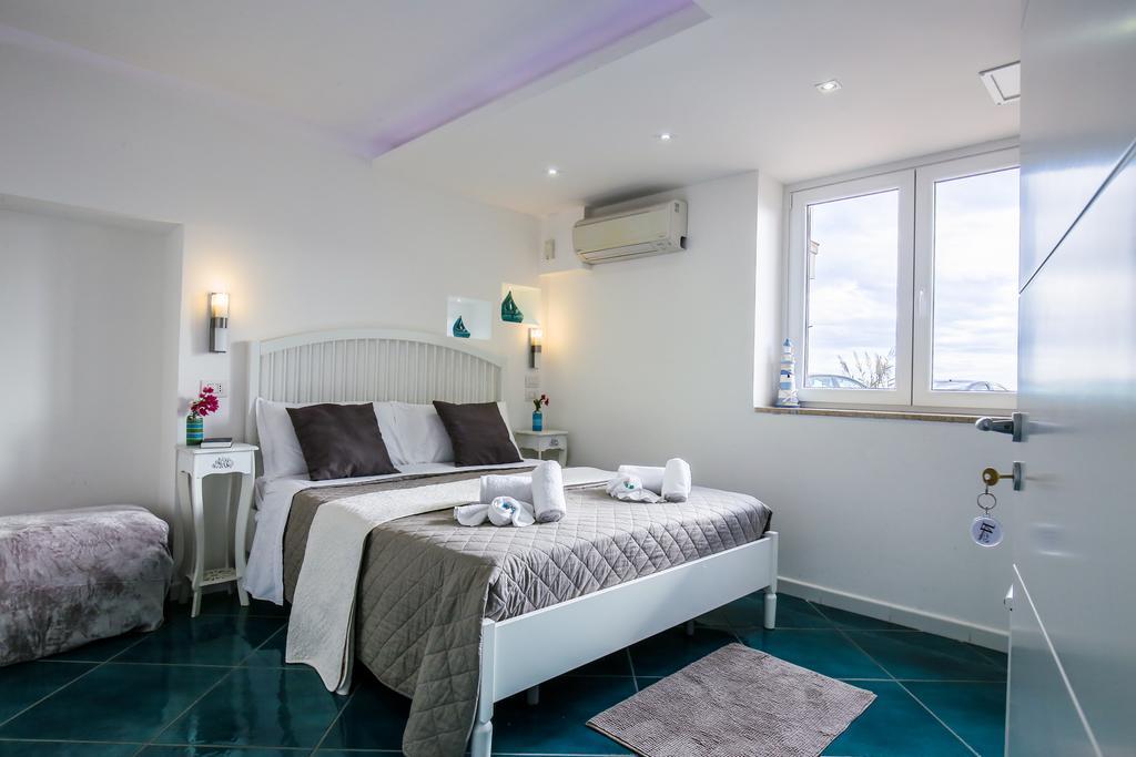Beach Hotel 14Leoni B&B Salerno Buitenkant foto