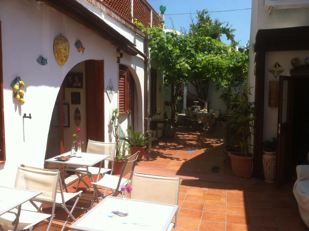 Beach Hotel 14Leoni B&B Salerno Buitenkant foto