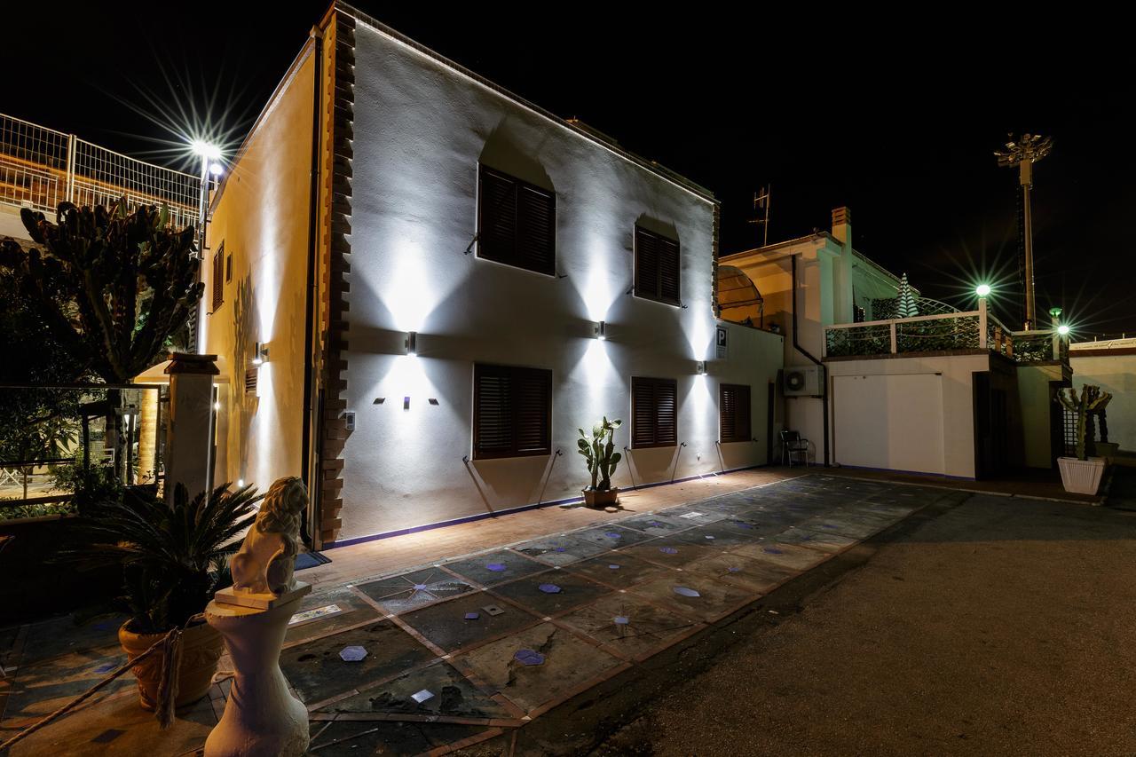 Beach Hotel 14Leoni B&B Salerno Buitenkant foto